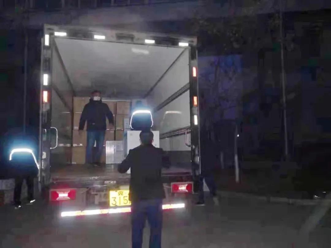 這樣深夜連續作業，已堅持了多日